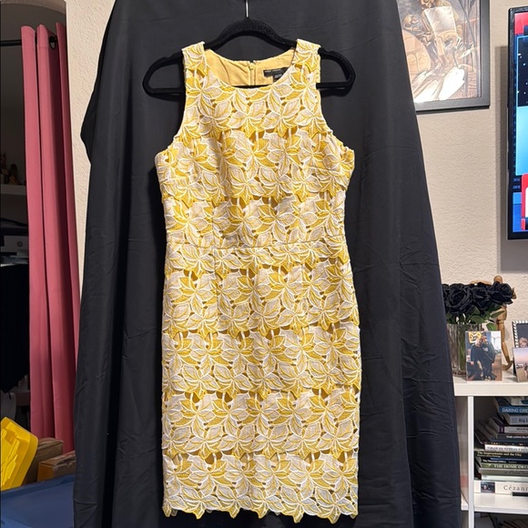 Maggy London Dresses & Skirts - Maggy London Yellow Lace Floral sheath Dress – Size 10 – Excellent Condition
